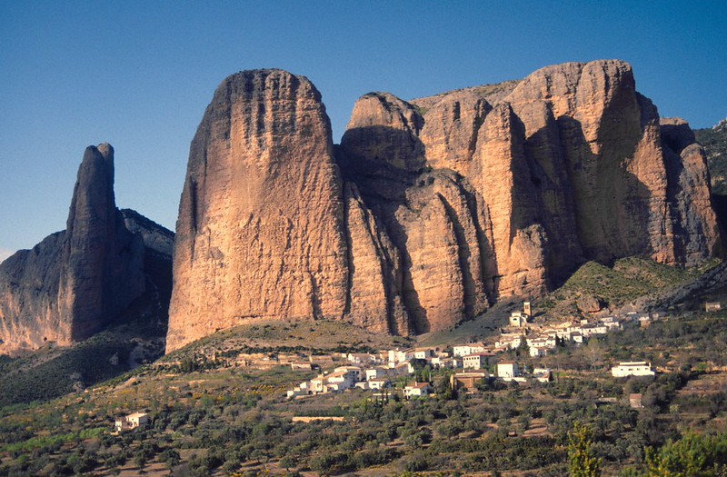 Mallos de Riglos Mallos de Riglos, Colorado espagnol