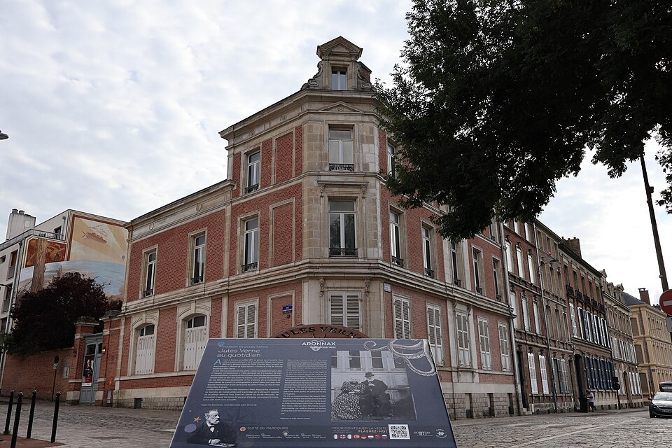 Vue extérieure de la maison Jules Verne à Amiens